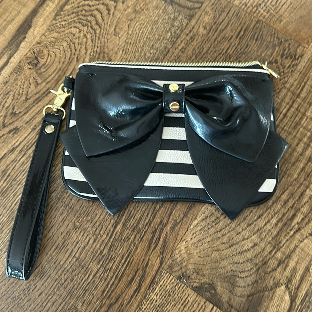 Betsy Johnson zippered BOW striped wristlet